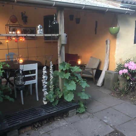 Апартаменты Retro Bolig - Fyldt Med Hygge! Ingen Luksus Kolind Экстерьер фото