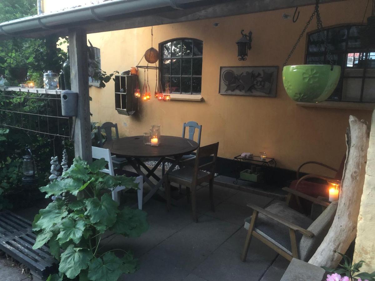 Апартаменты Retro Bolig - Fyldt Med Hygge! Ingen Luksus Kolind Экстерьер фото