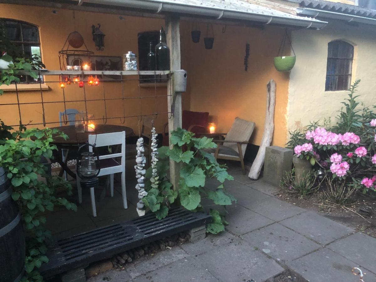 Апартаменты Retro Bolig - Fyldt Med Hygge! Ingen Luksus Kolind Экстерьер фото